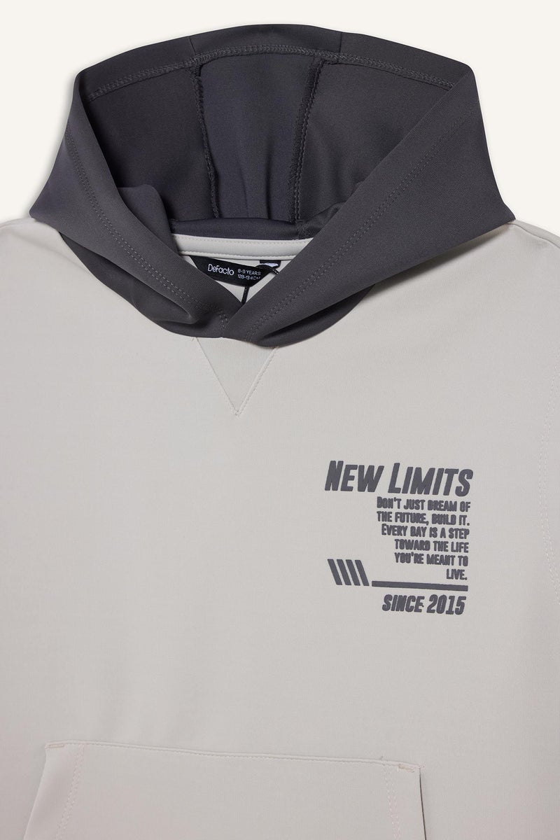 ديفاكتو سويت شيرت كت اولادي قماش سكوبا بكابيشون بطبعة شعار - Image 5